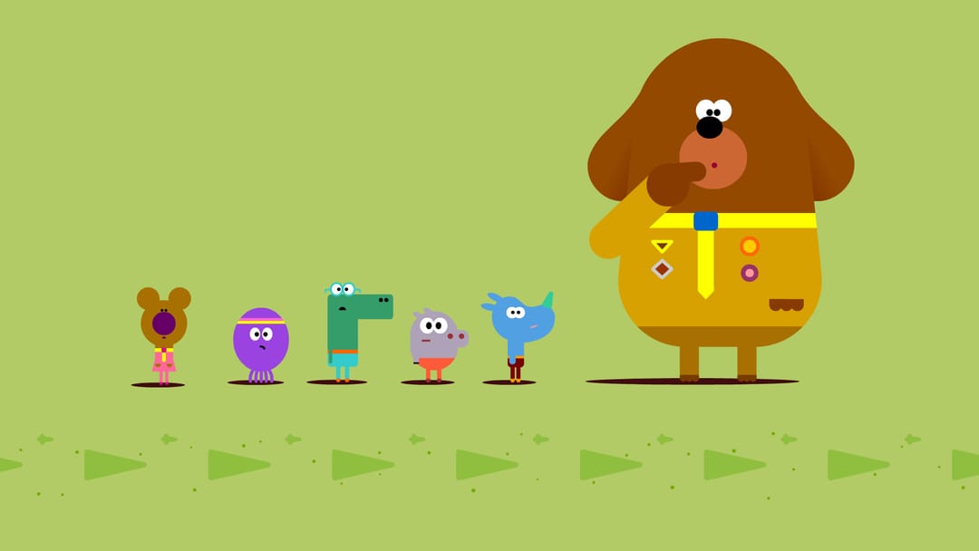 Hey Duggee Duggee y la insiginia de las huellas Tu AMC