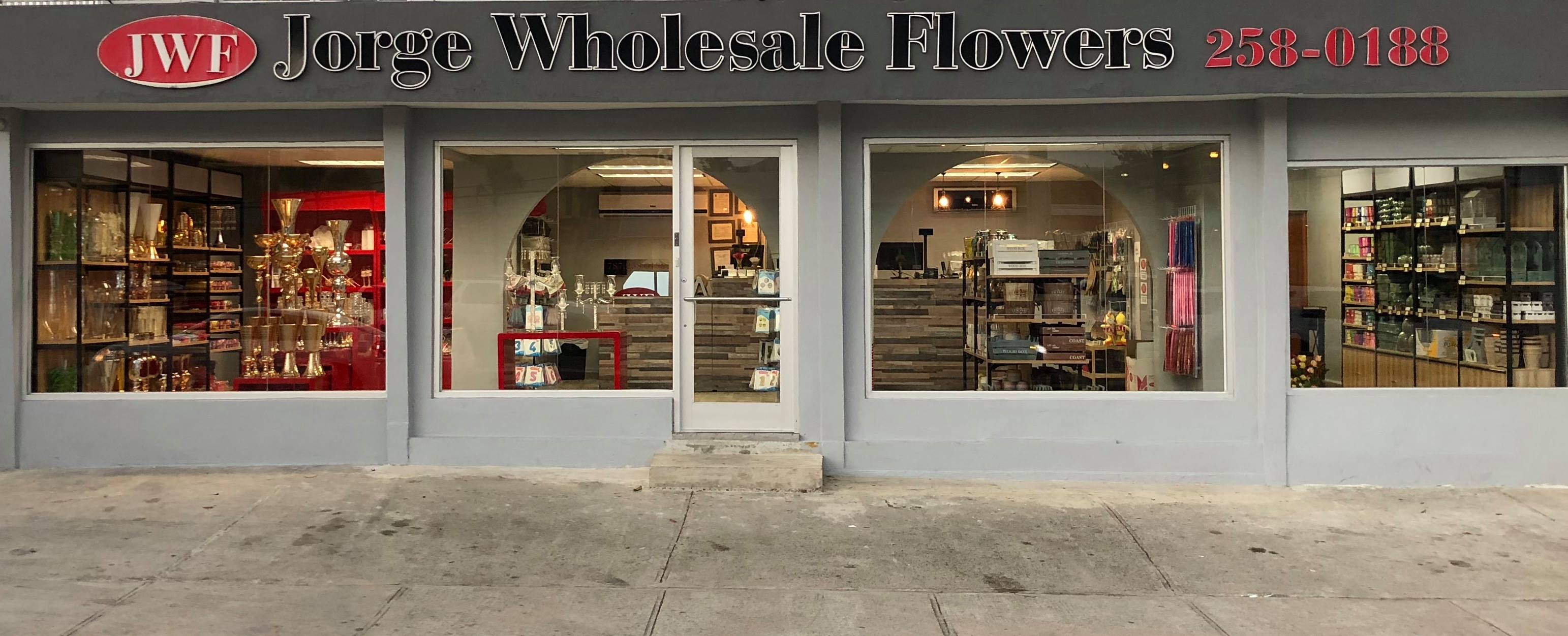 Decoración navideña en Jorge Wholesale Flowers