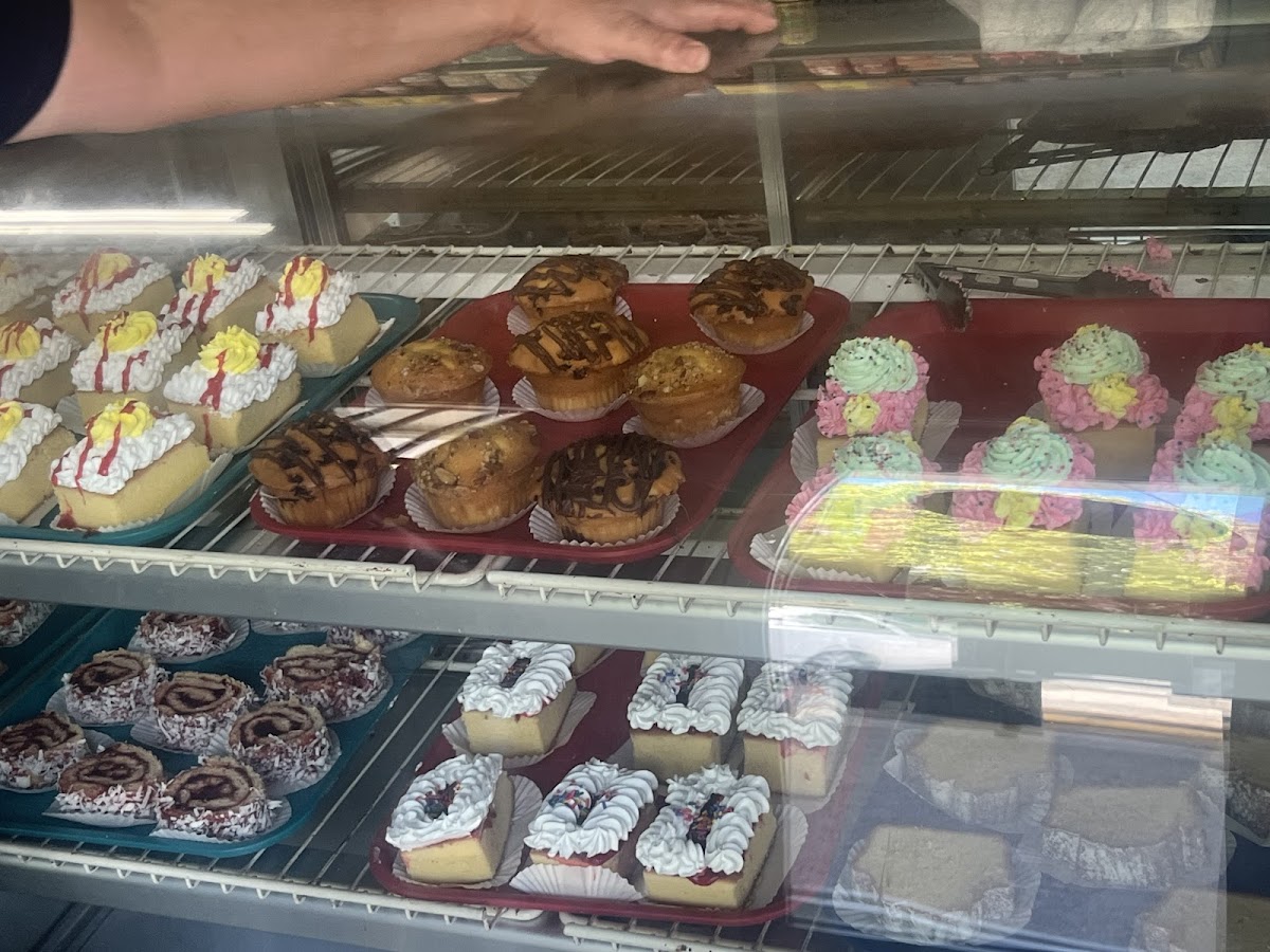 Exterior de la Panadería Magina's en Sábana Grande, Puerto Rico