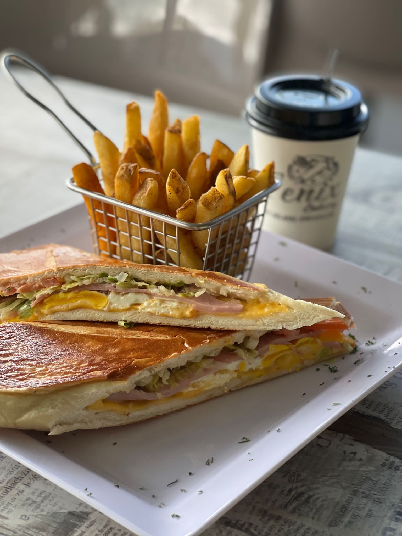 Fenix Bakery — ambiente