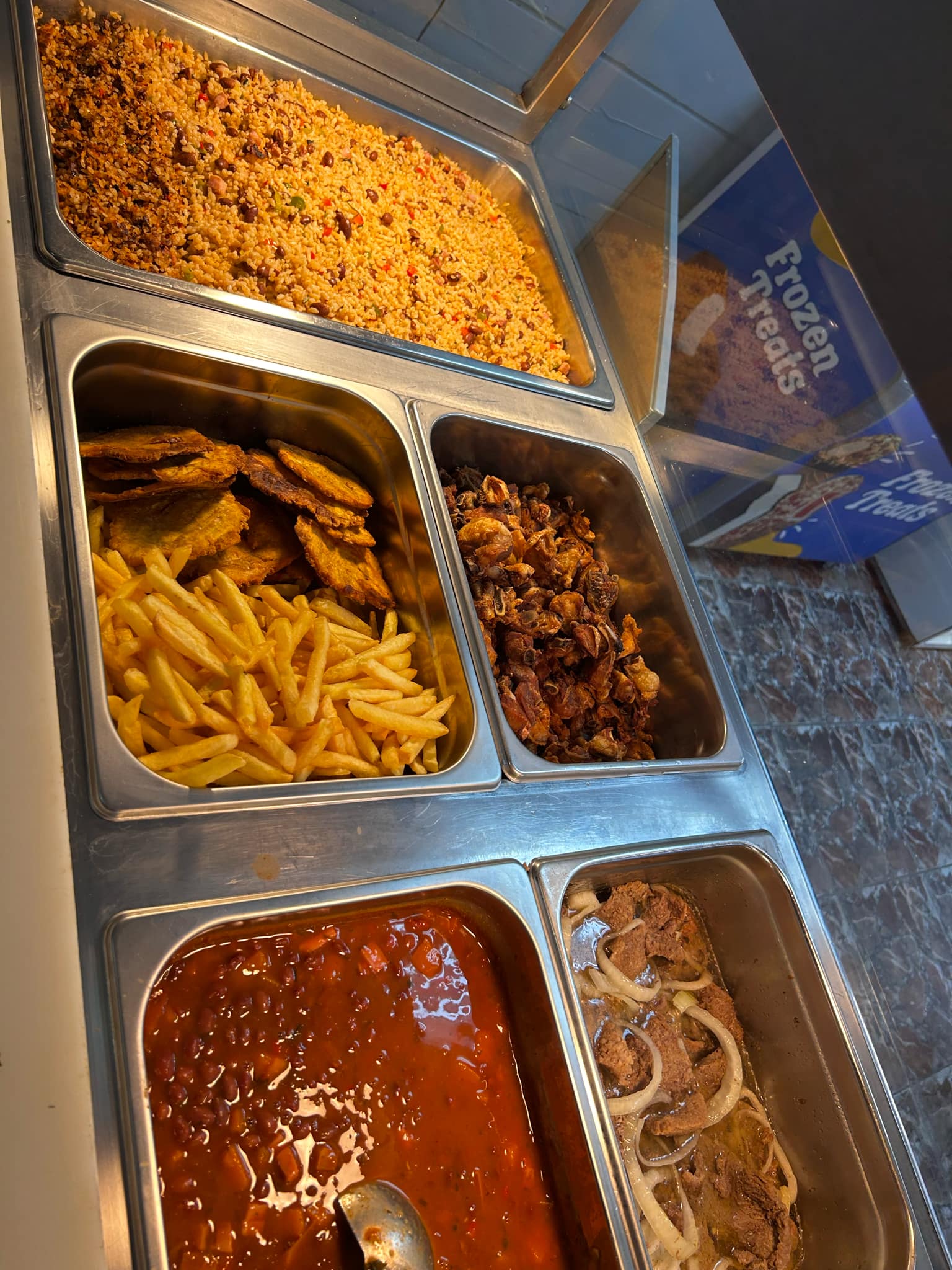 Bizcocho de la casa de Titi's Bakery