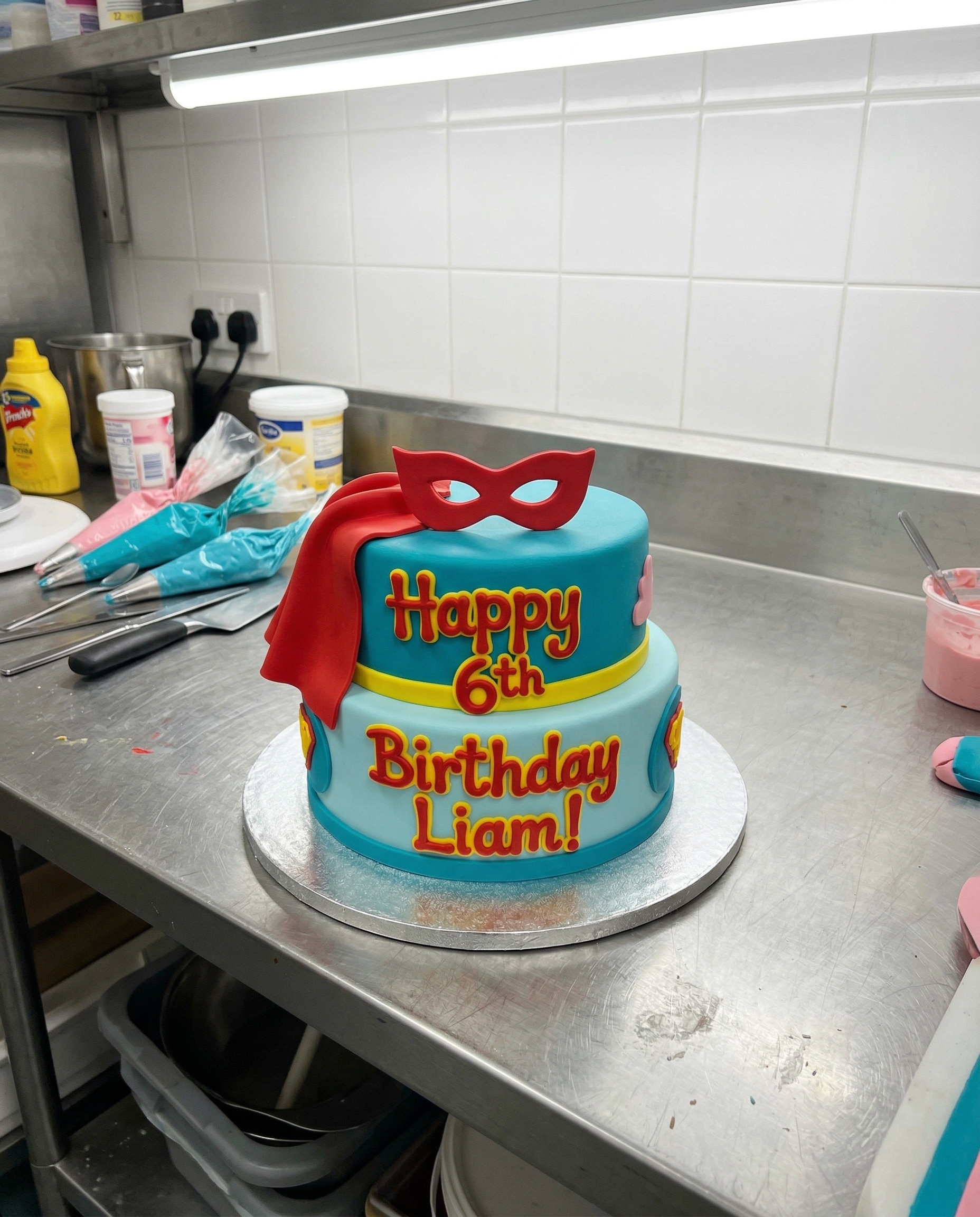 Cake de superhéroe personalizado