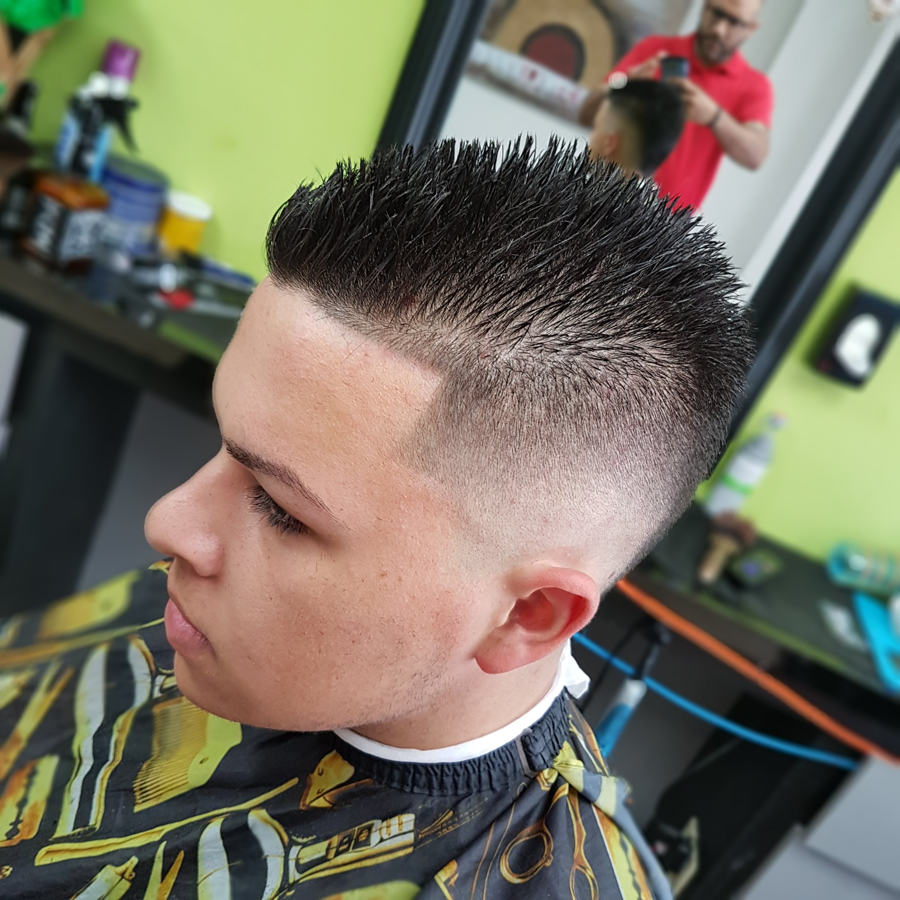Trabajo de barbería — corte estilizado
