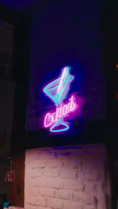 Amigos disfrutando en Cocktails and Bites