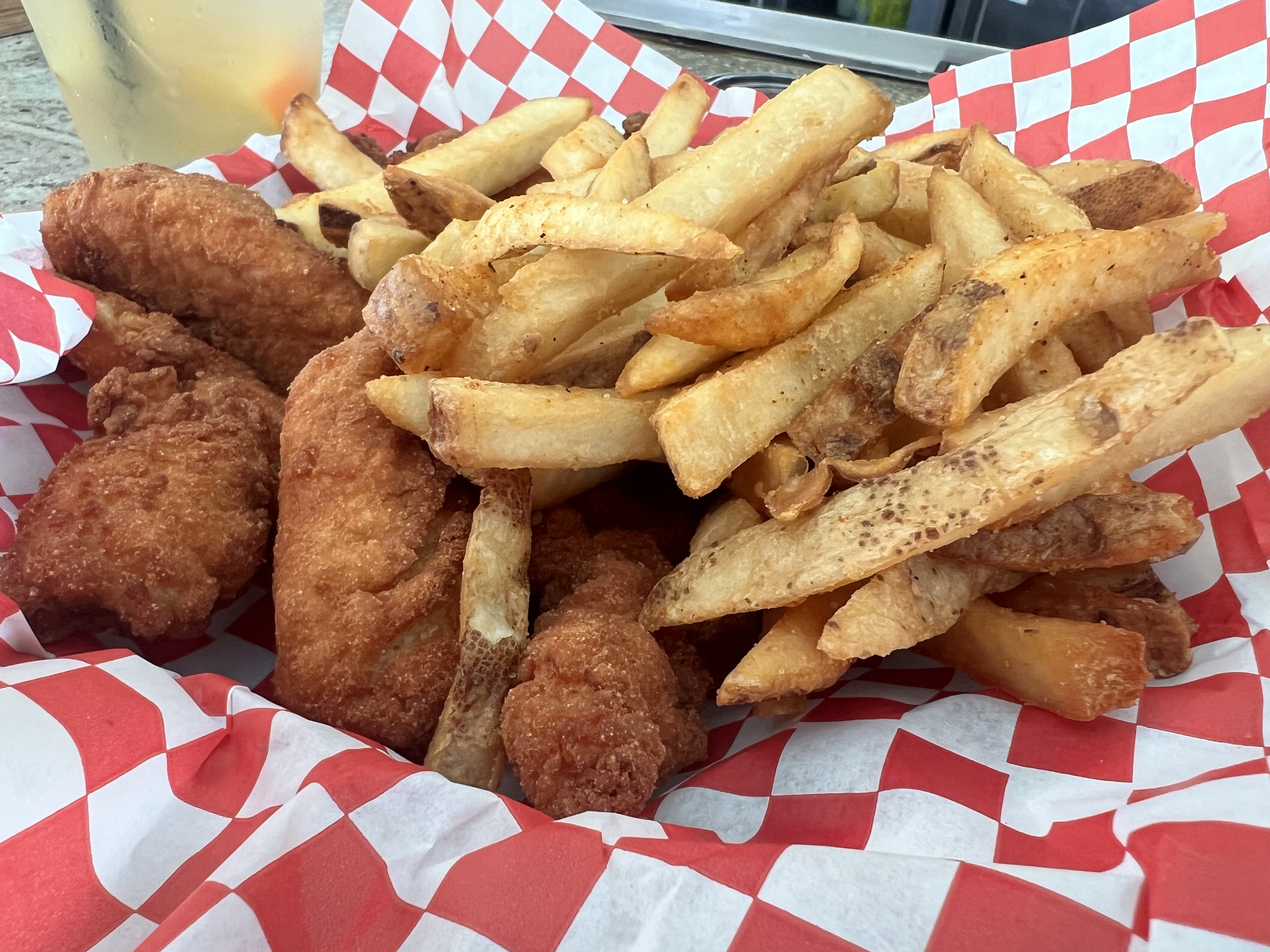 Lifestyle at 5 o'Clock Somewhere Bar