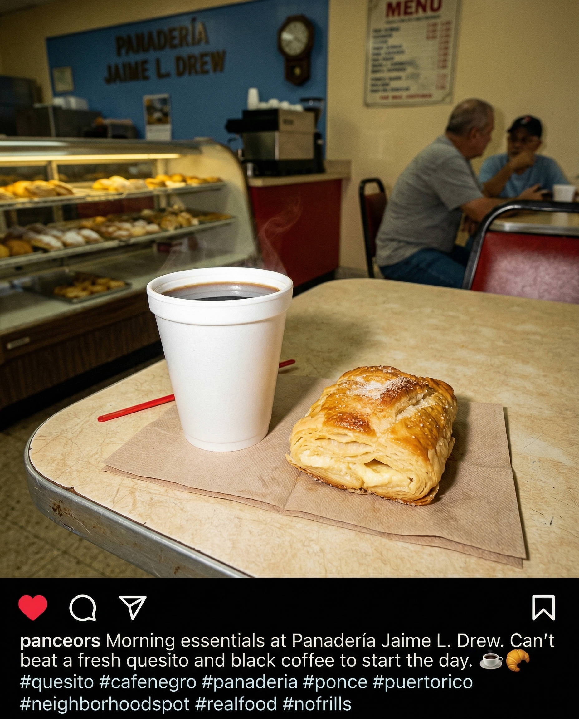 Café y quesito fresco — Panadería Jaime L. Drew