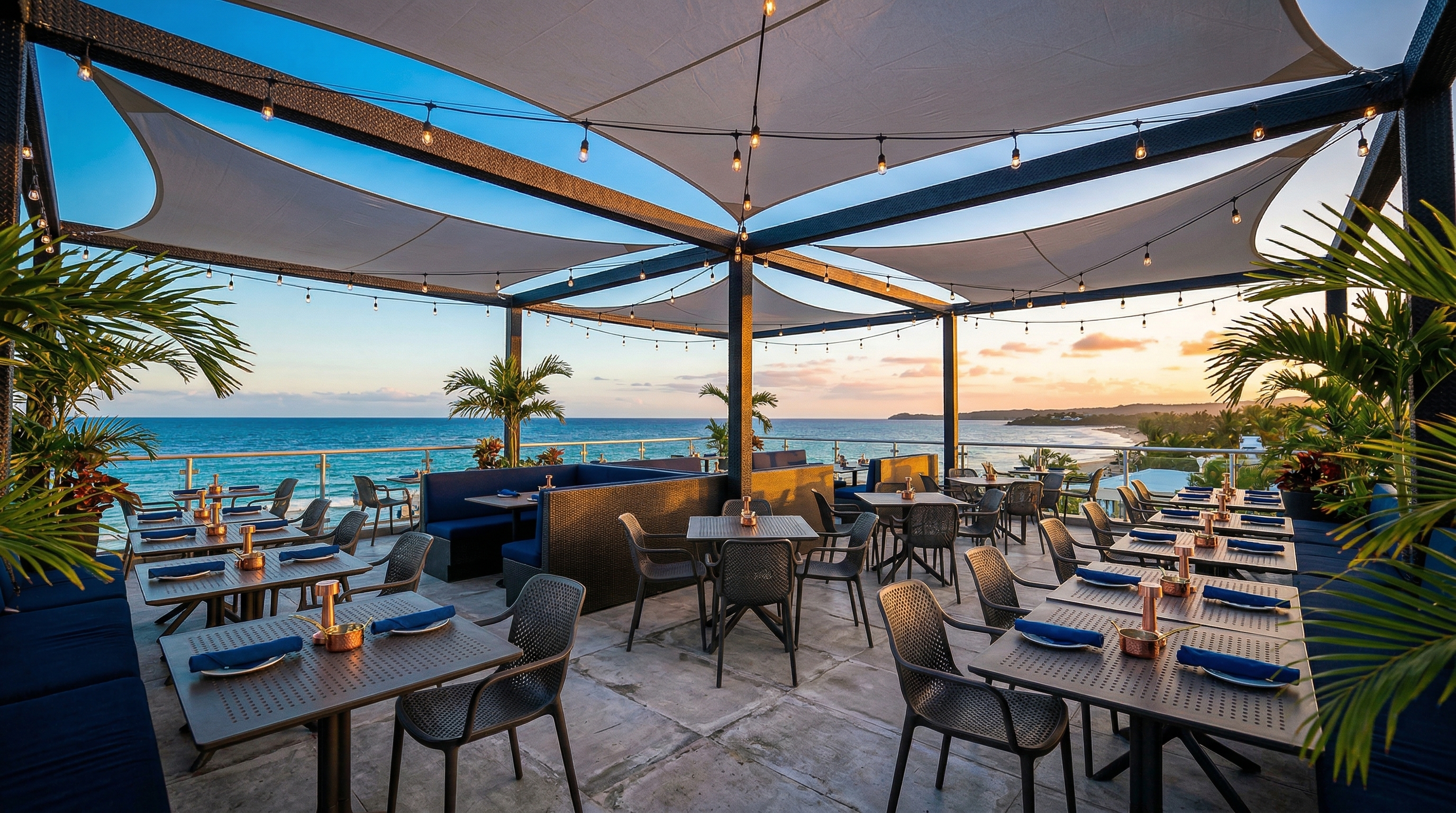 Vista panorámica del rooftop de ARTe en Aguadilla durante el atardecer