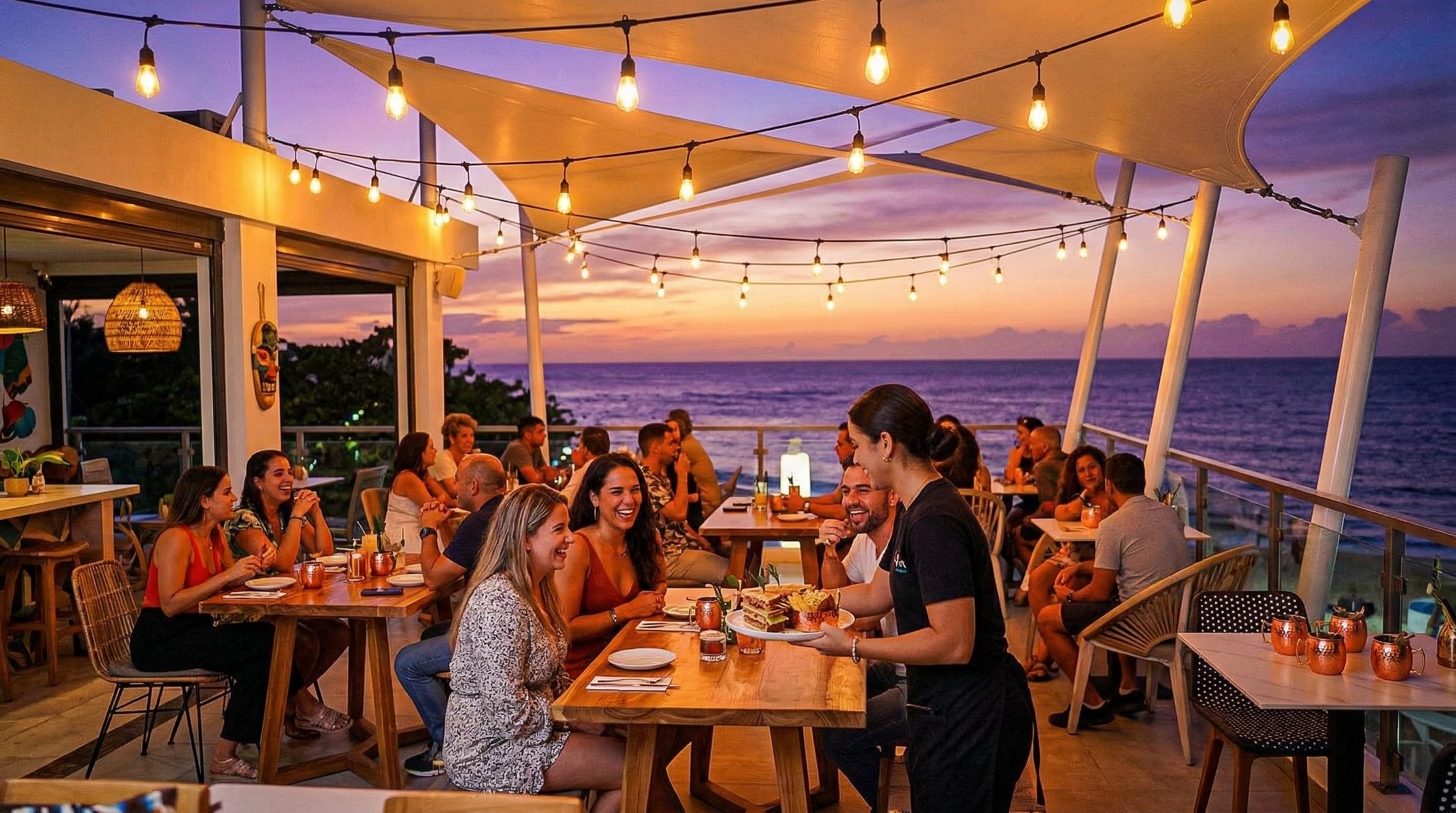 Ambiente social en el rooftop durante la noche