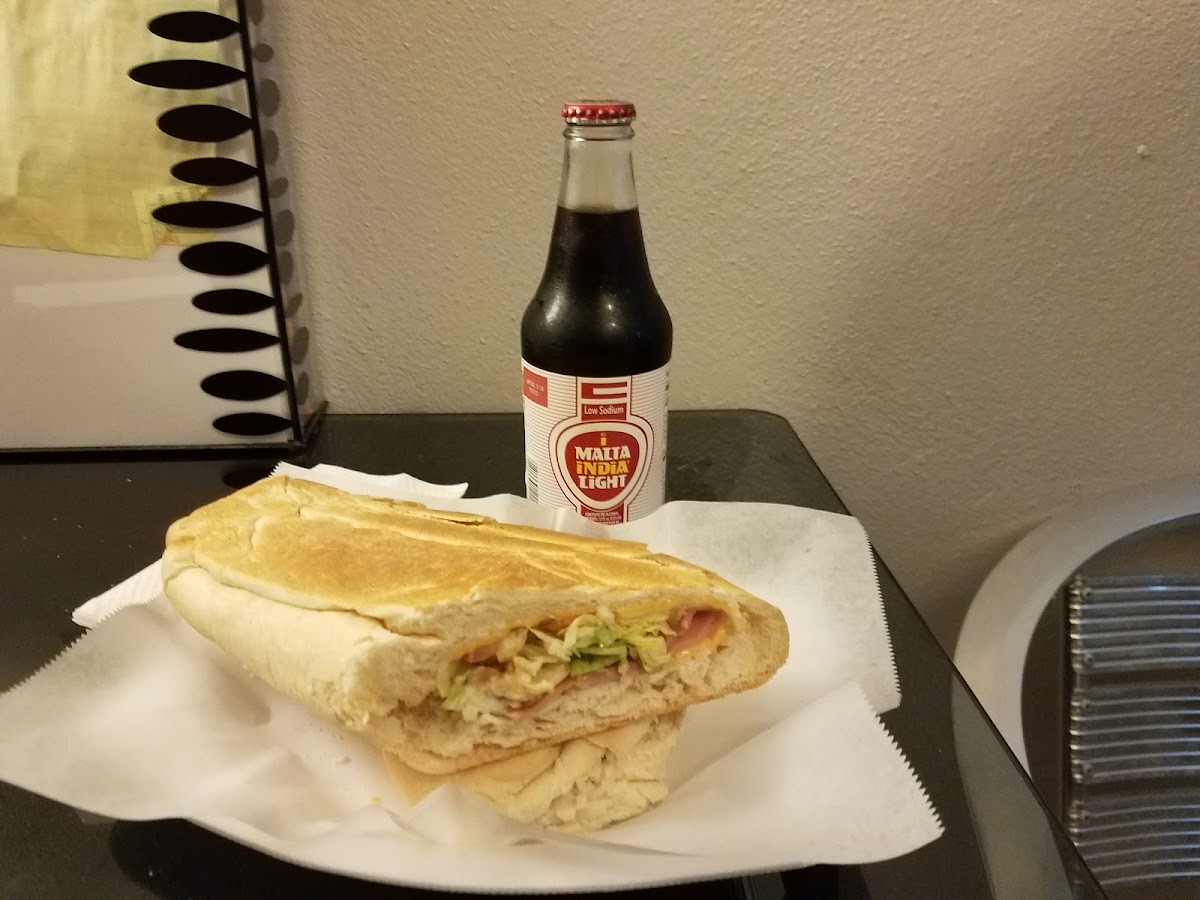 Interior de Punta Diamante Bakery