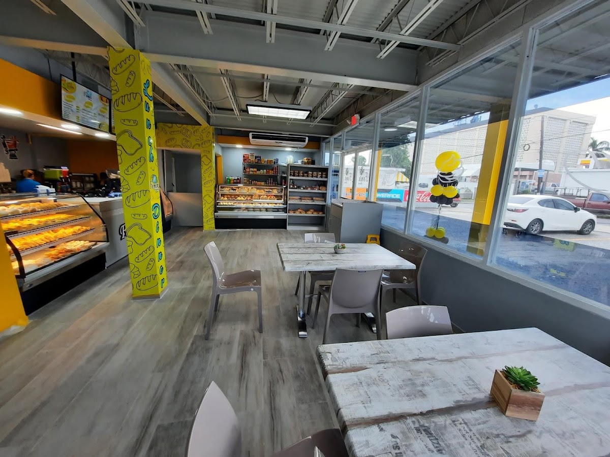 Exterior de Fenix Bakery, Ponce