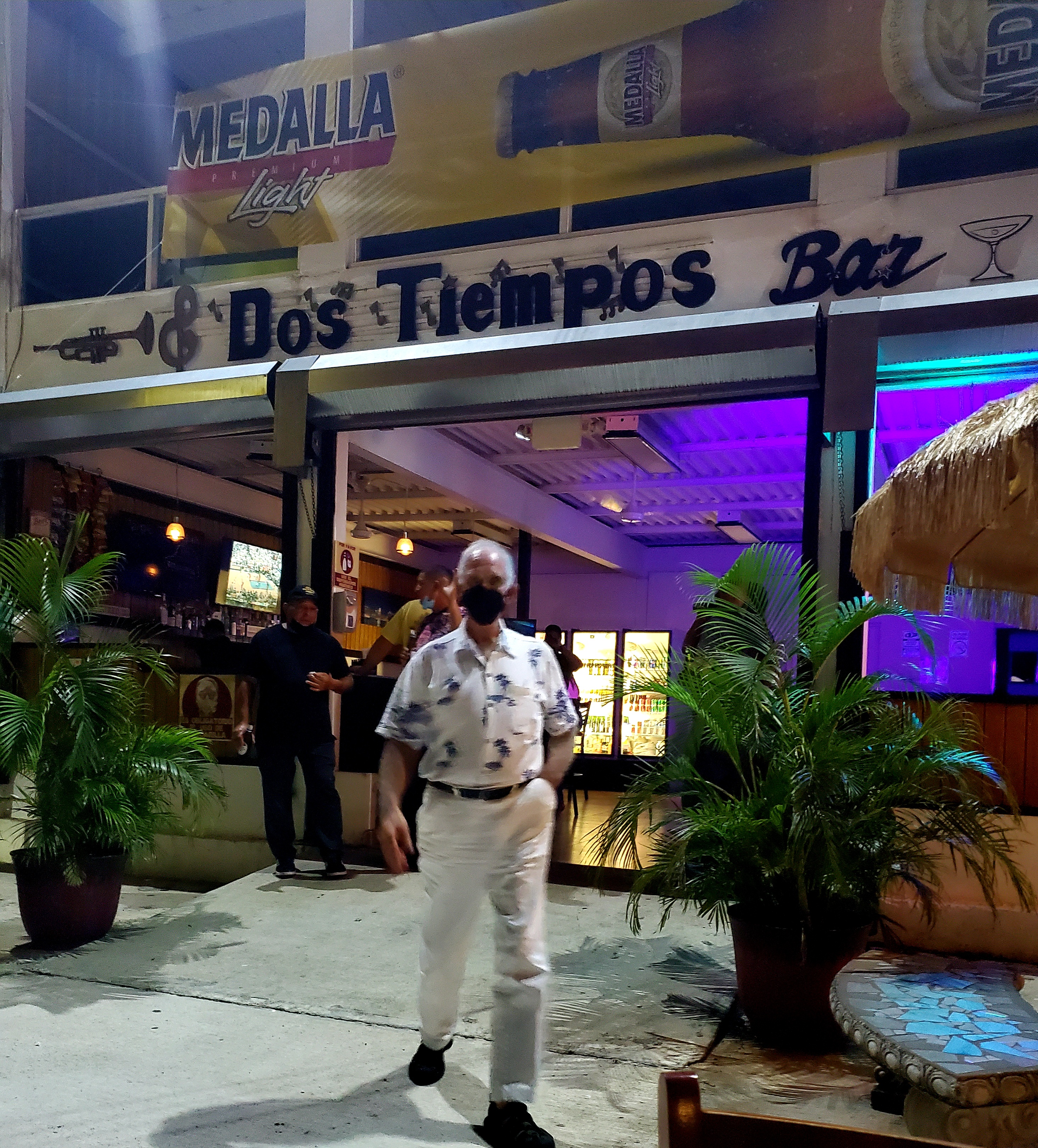 Ron y refresco en Dos Tiempos Bar