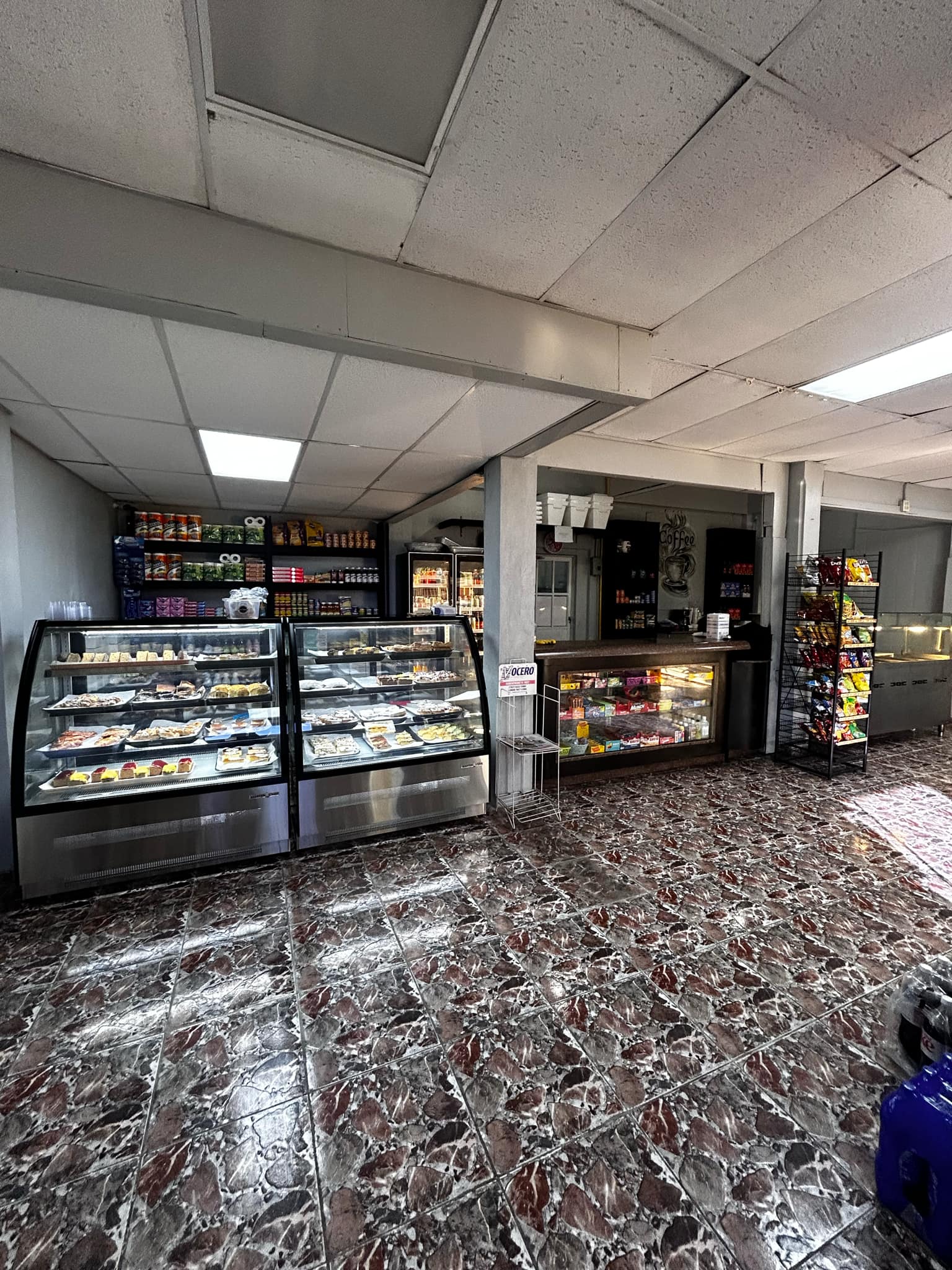 Quesitos recién horneados de Titi's Bakery