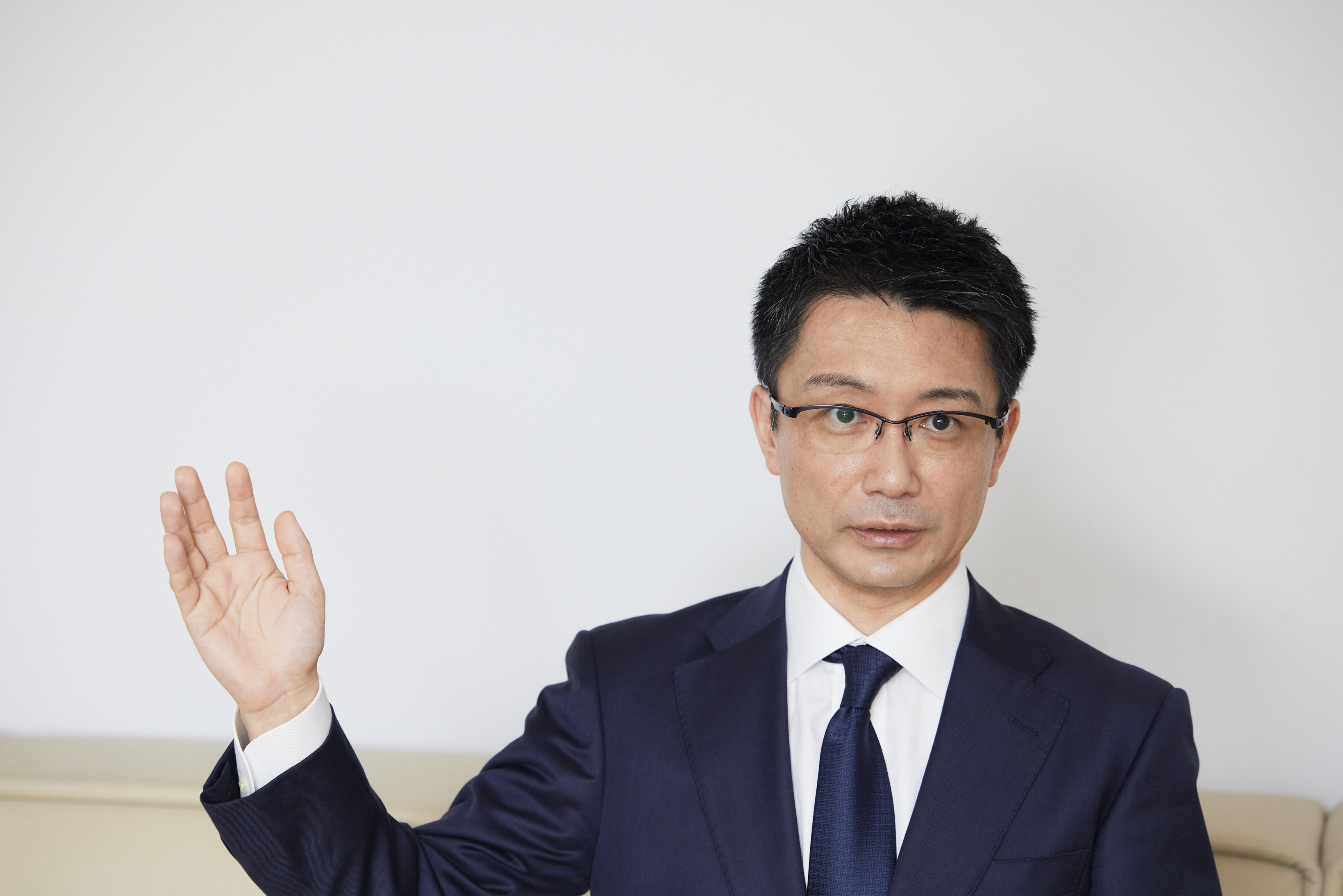 横田真俊