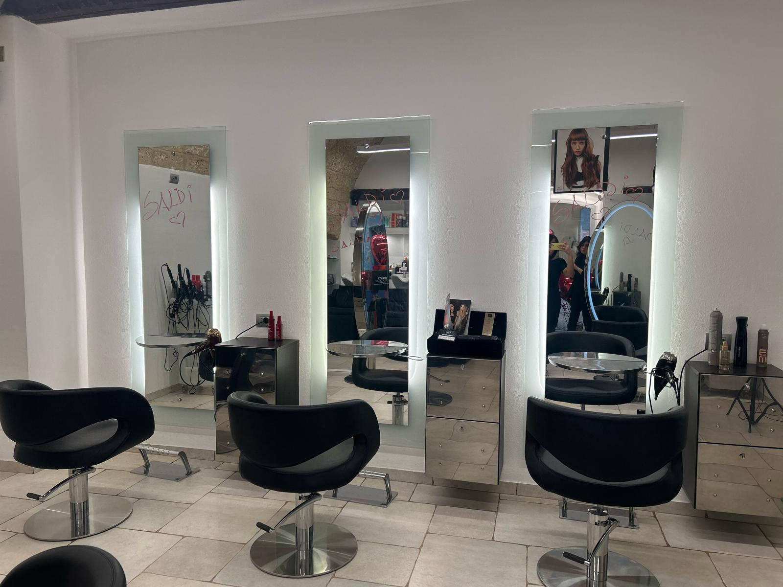 joelle parrucchieri Vanità Parrucchieri