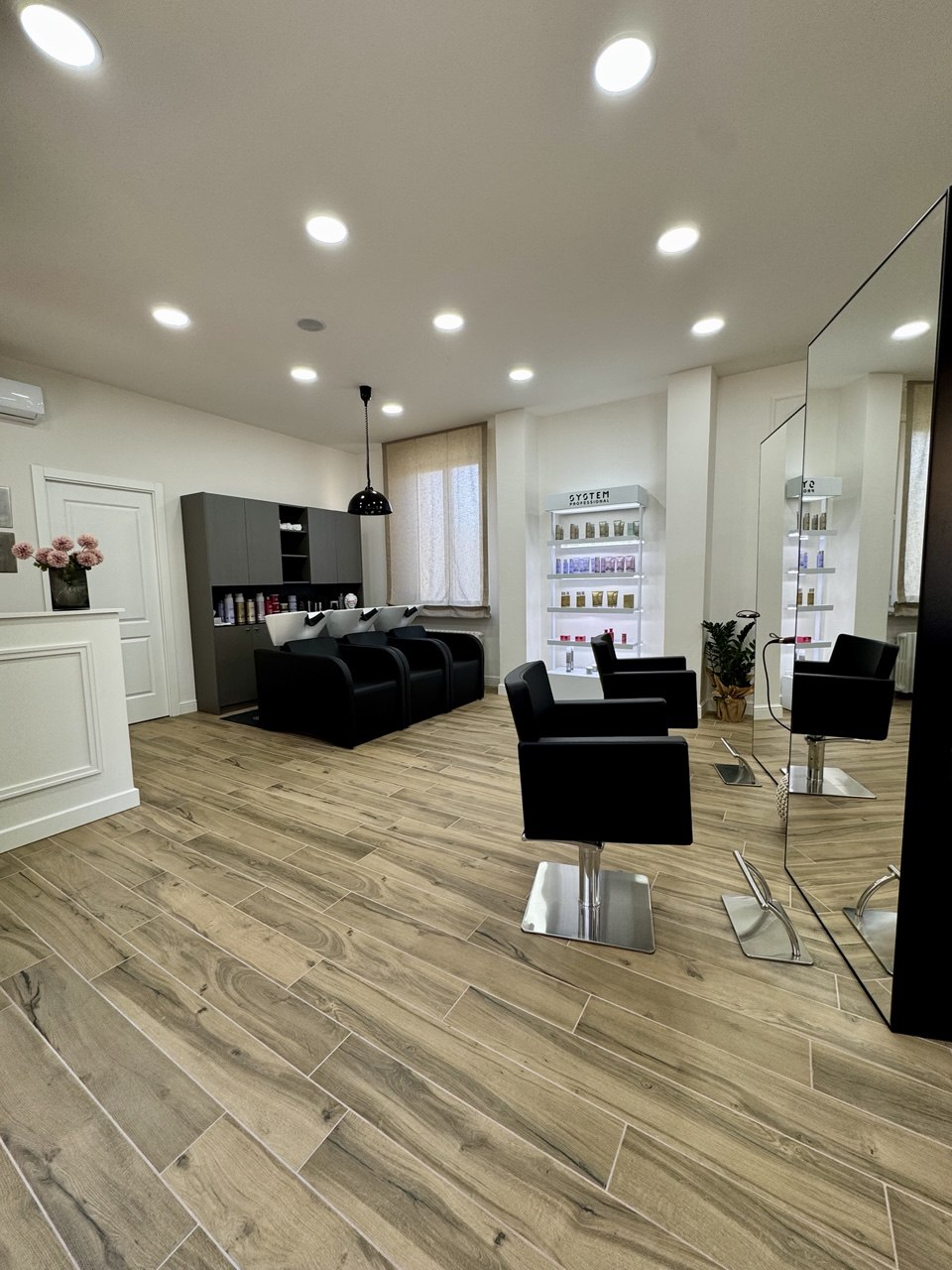 hairstylist Essence Parrucchieri