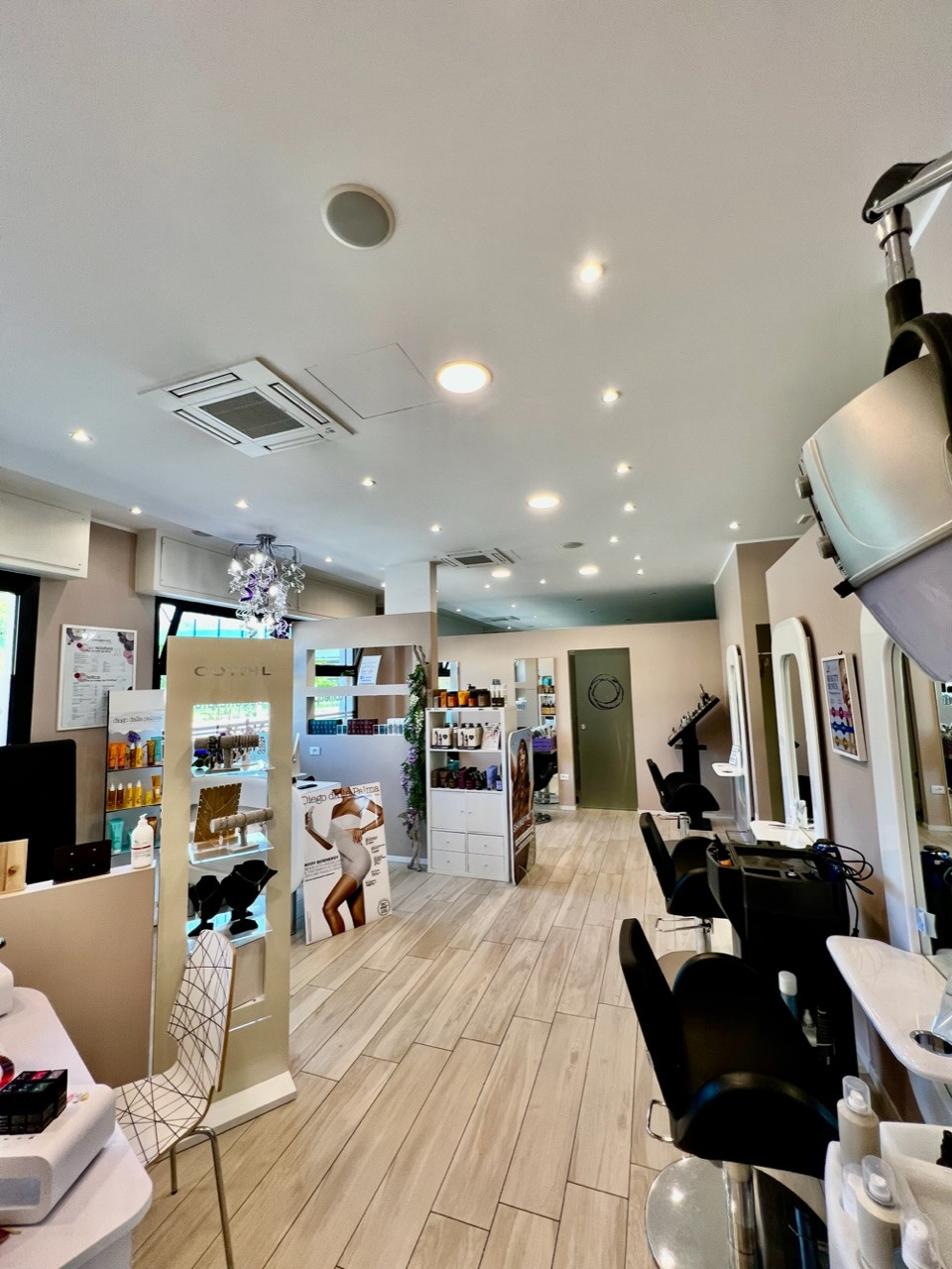 salone di bellezza Come ti pettino XL