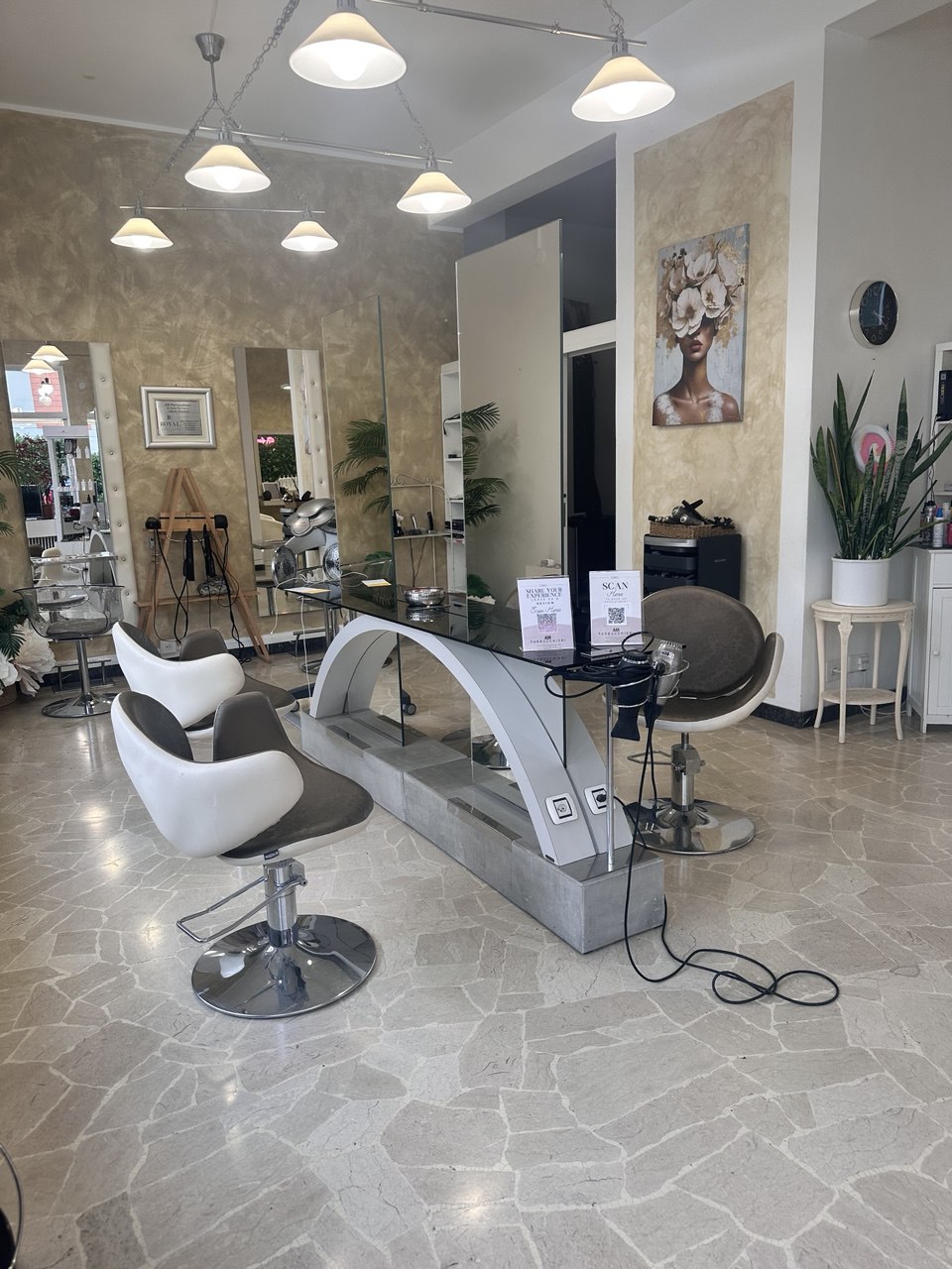 joelle parrucchieri A.m. Parrucchieri