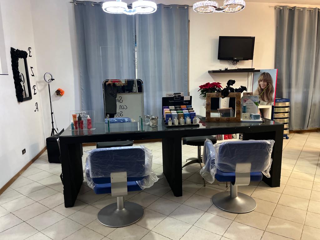 hairstylist Ezea Coiffeur Parrucchieri Di Scarselli Enza