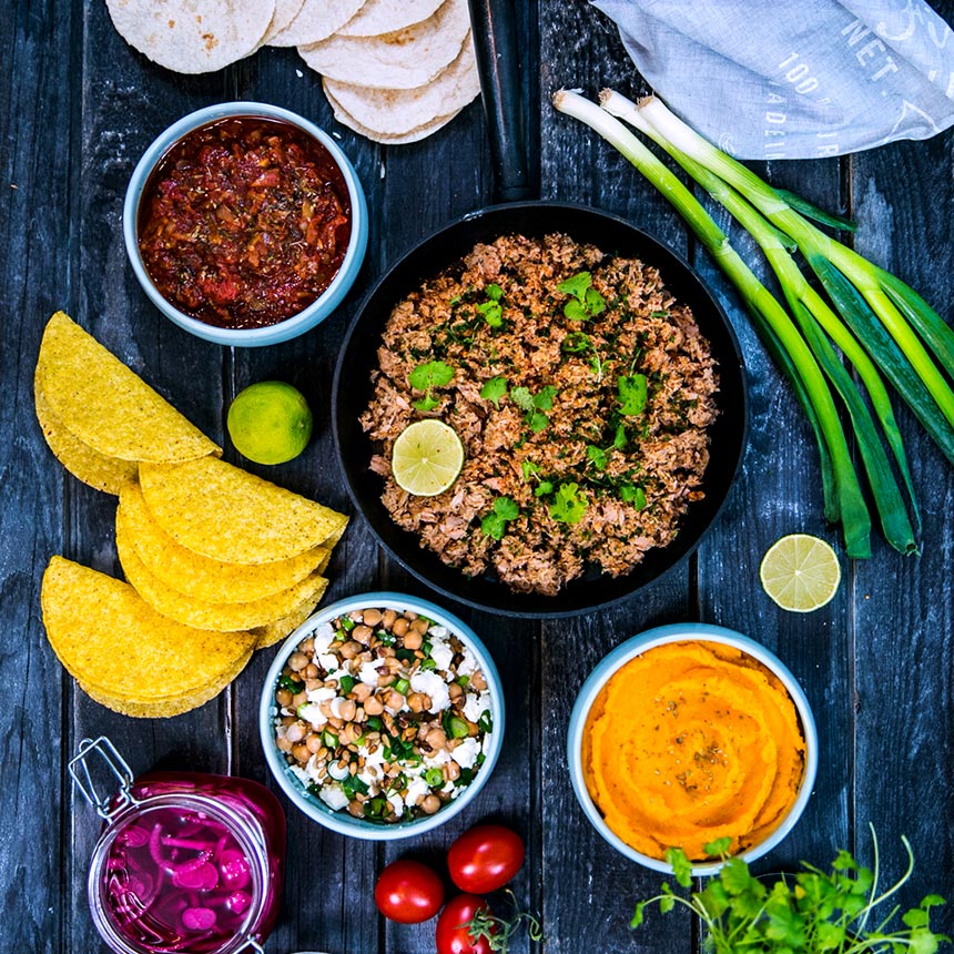 Tonfisktacos med sötpotatis OCH SOLTORKAD TOMATSALSA