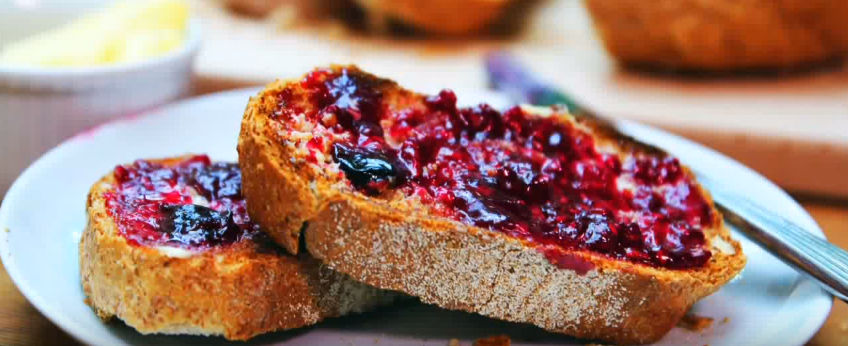 Homemade jam  (in the microwave)