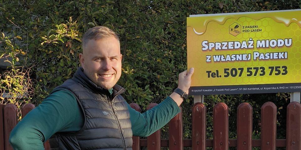 Baner sklepu "Z Pasieki Pod Lasem" Krzysztof Kowalski — Kamieńsk, Polska