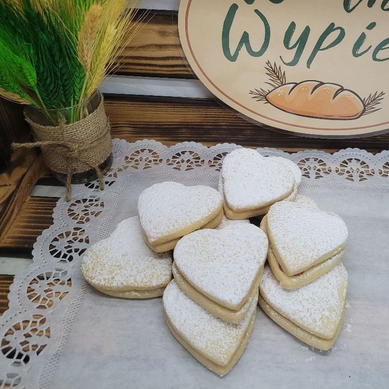 CIASTKA KRUCHE SERDUSZKA Z MARMOLADĄ TRUSKAWKOWĄ 400g