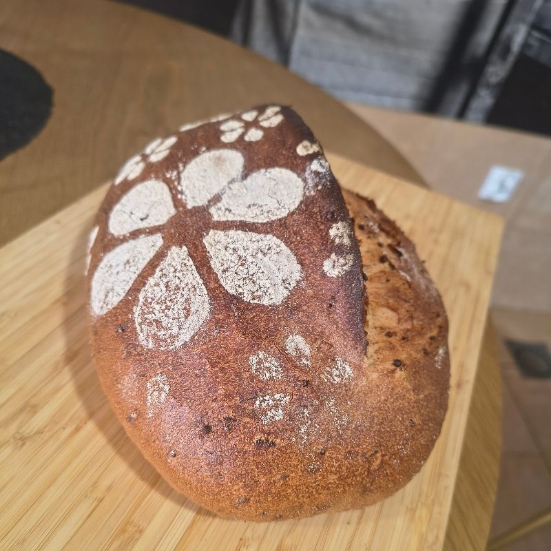 Chleb z boczkiem i musztardą