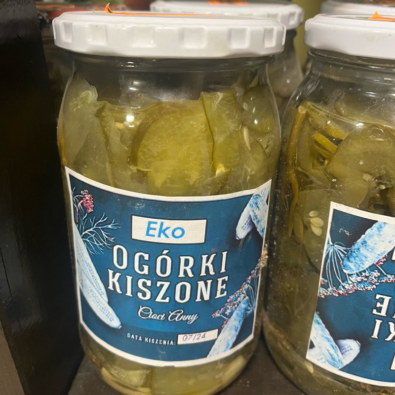 Ogórki kiszone w plastrach lub siekane na zupę.