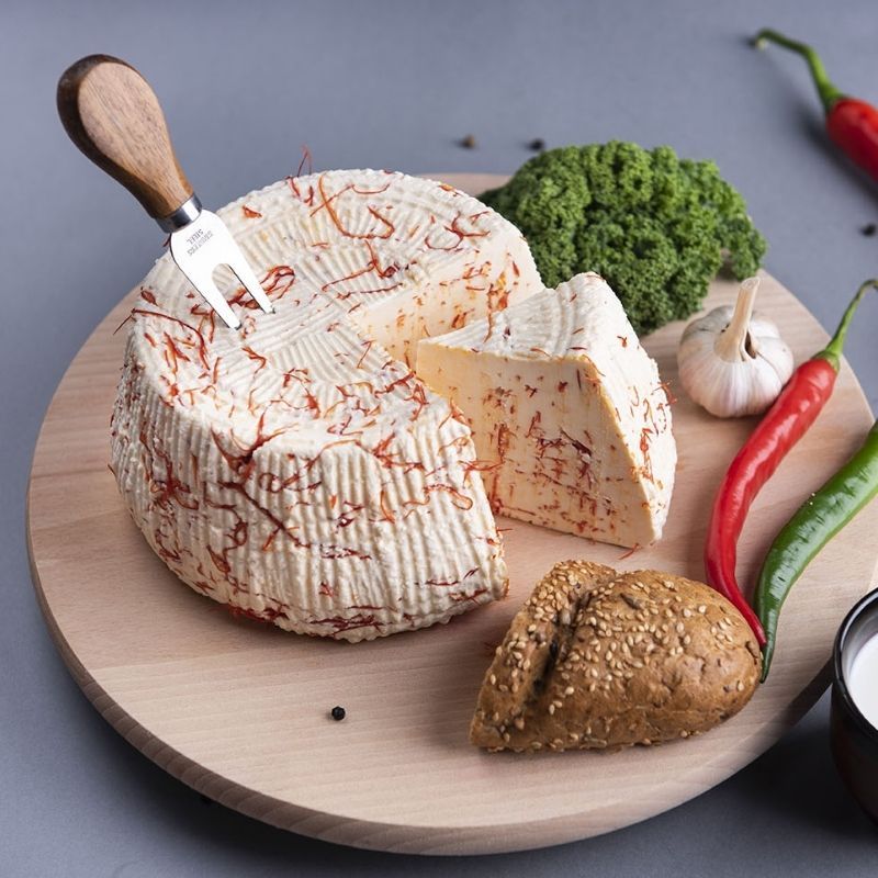 Ser podpuszczkowy miękki z nitkami chilli