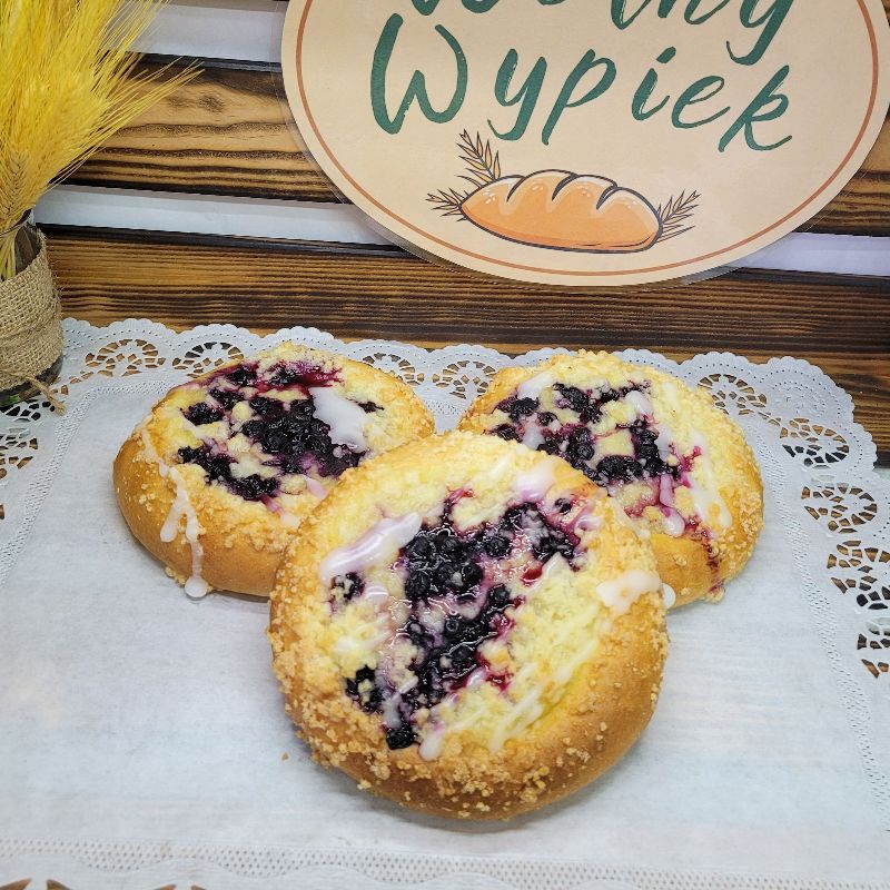 DROŻDŻÓWKA Z TWAROŻKIEM Z NERKOWCA I JAGODAMI